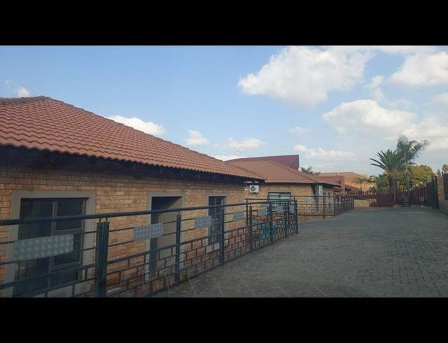 3 BEDROOM PROPERTY TO RENT IN LAUDIUM